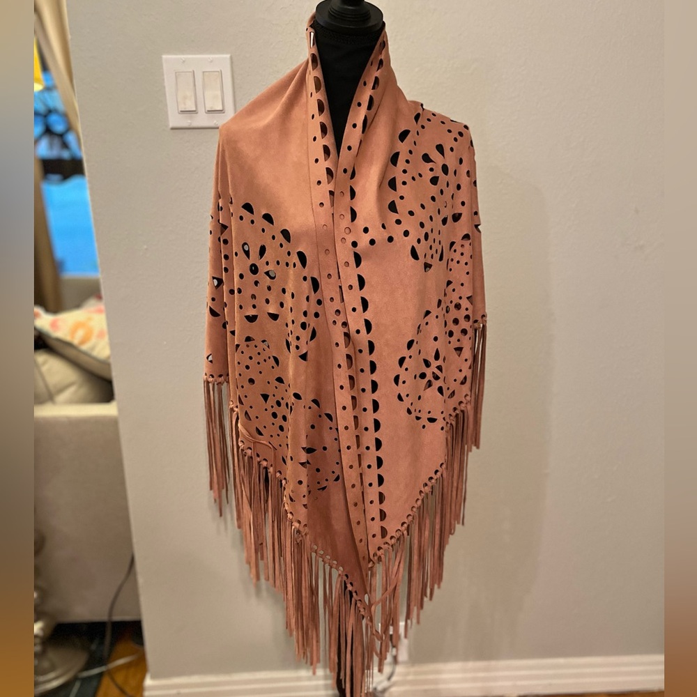 Hipster Row Fringed Laser-Cut Suede Shawl in Dusty Rose NWOT